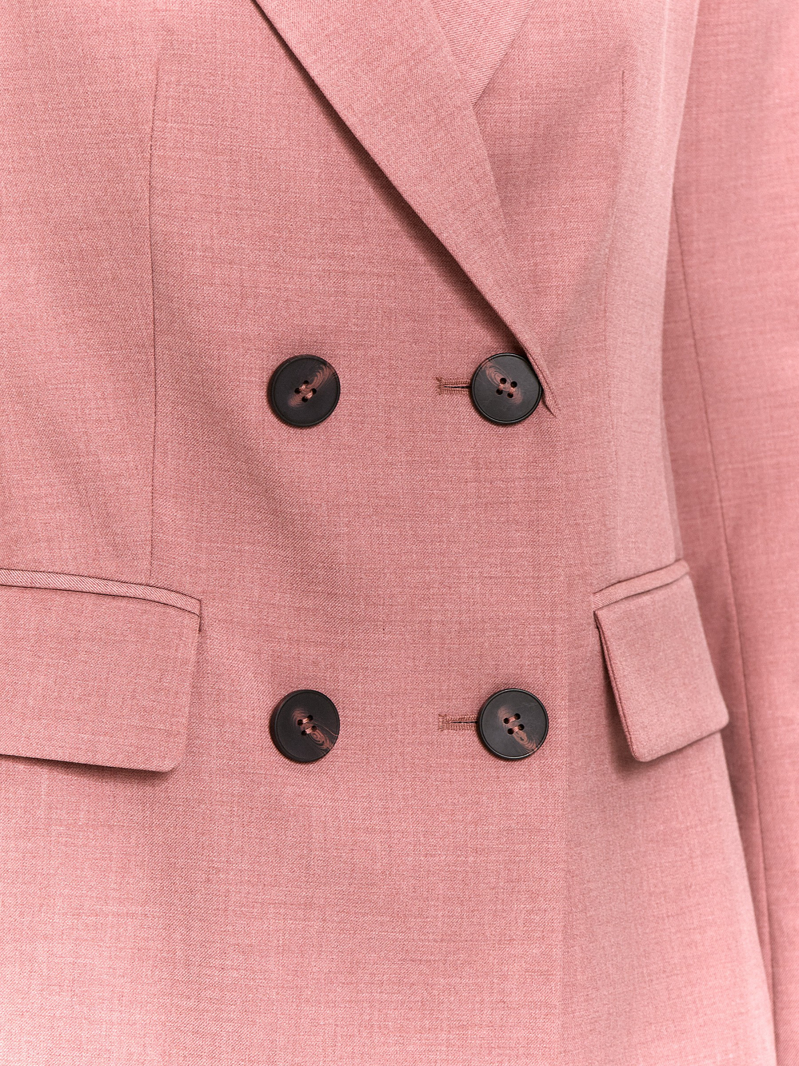 Двубортный жакет приталенного кроя